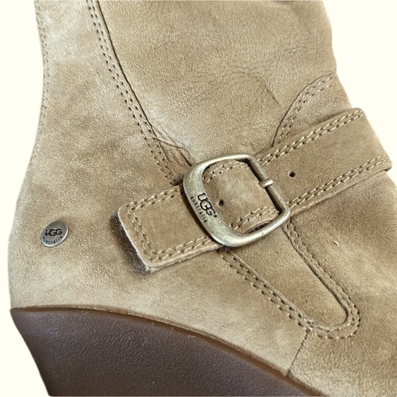 Natural Suede Wedge UGG Boots Side Buckle RearZipper Fully Lined Size 7 NWOT - Picture 4 of 12